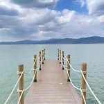 The Boathouse, At The 別荘