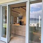 別荘 The Boathouse, At The