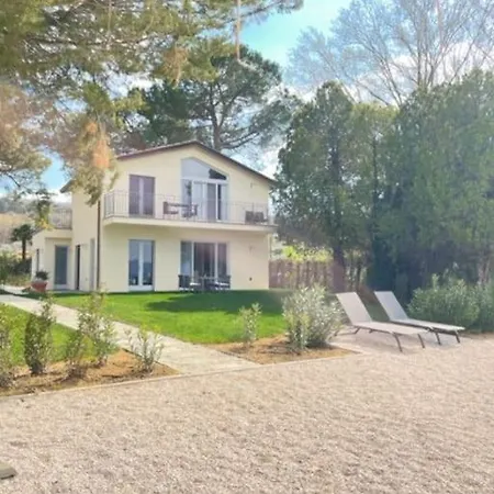 The Boathouse, At The Сasa de vacaciones
