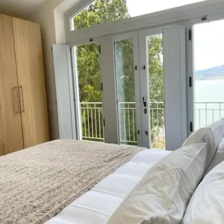 The Boathouse, At The Сasa de vacaciones *