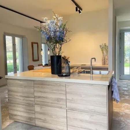 The Boathouse, At The Сasa de vacaciones *