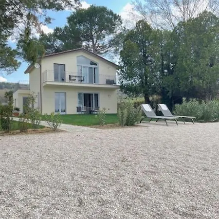 The Boathouse, At The Сasa de vacaciones Magione