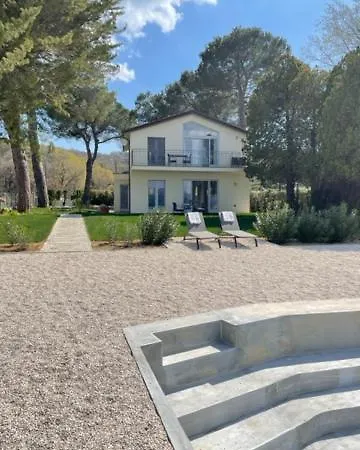 Сasa de vacaciones The Boathouse, At The Magione